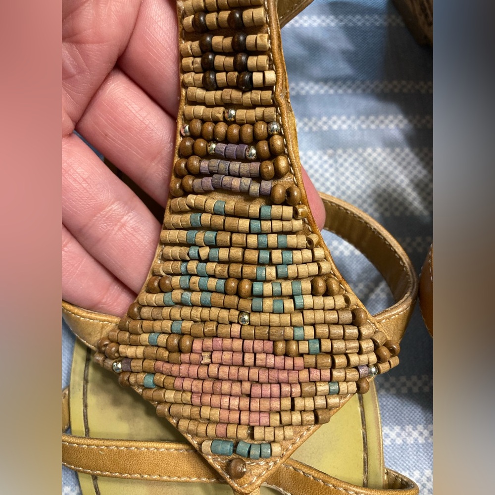 💛TODAY***$10***Nickoles vintage “Pentup” beaded sandals.